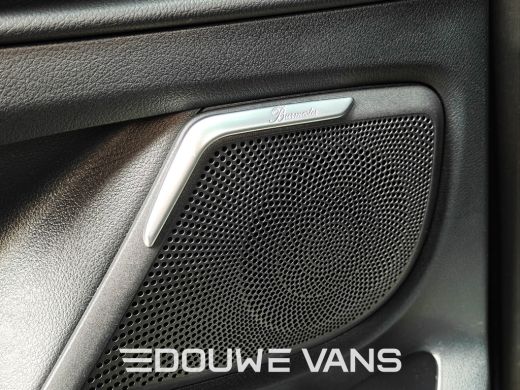 Mercedes-Benz V-Klasse V300 L2 4MATIC AMG LED Lang DAB 239PK Night Pakket Burmester Dubbel Cabine ActivLease financial lease