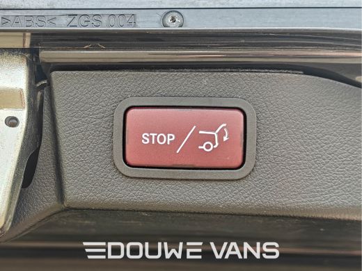 Mercedes-Benz V-Klasse V300 L2 4MATIC AMG LED Lang DAB 239PK Night Pakket Burmester Dubbel Cabine ActivLease financial lease