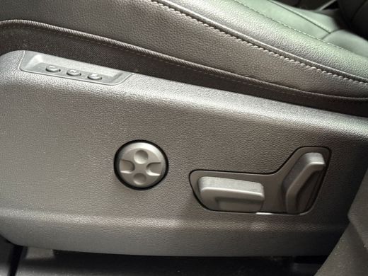 Opel Grandland X 1.2 Turbo Innovation Automaat (PANORAMADAK, APPLE CARPLAY, LEDER, STOELKOELING/VERWARMING, MEMORY... ActivLease financial lease