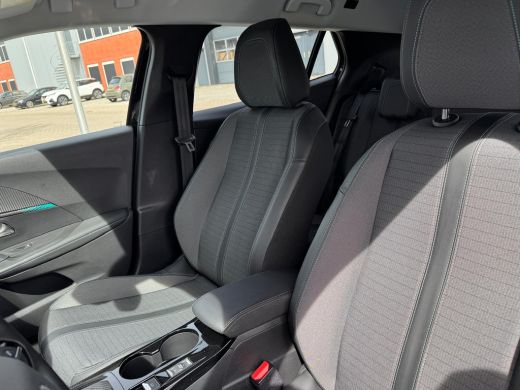 Peugeot 2008 1.2 130PK Allure Automaat | Navigatie | Apple Carplay / Android Auto | Cruise Control | 17" Licht... ActivLease financial lease