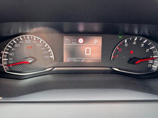 Peugeot 2008 1.2 130PK Allure Automaat | Navigatie | Apple Carplay / Android Auto | Cruise Control | 17" Licht... ActivLease financial lease