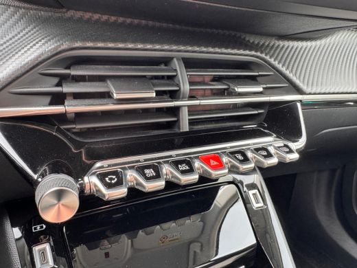 Peugeot 2008 1.2 130PK Allure Automaat | Navigatie | Apple Carplay / Android Auto | Cruise Control | 17" Licht... ActivLease financial lease