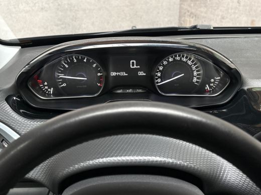 Peugeot 2008 1.2 PureTech Sport (APPLE CARPLAY, NAVIGATIE, CRUISE, PARKEERSENSOREN, SPORTSTOELEN, LM VELGEN, N... ActivLease financial lease