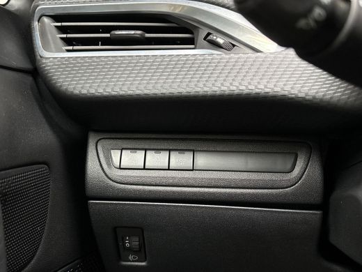 Peugeot 2008 1.2 PureTech Sport (APPLE CARPLAY, NAVIGATIE, CRUISE, PARKEERSENSOREN, SPORTSTOELEN, LM VELGEN, N... ActivLease financial lease