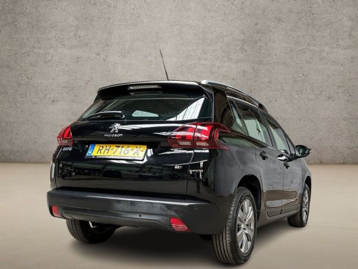 Peugeot 2008 1.2 PureTech Sport (APPLE CARPLAY, NAVIGATIE, CRUISE, PARKEERSENSOREN, SPORTSTOELEN, LM VELGEN, N... ActivLease financial lease