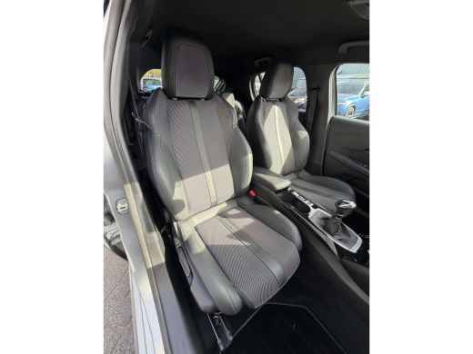 Peugeot 208 100pk GT (Camera - Keyless Entry - Parkeersensoren V+A - LED - Navigatie - Automatische Airco - D... ActivLease financial lease