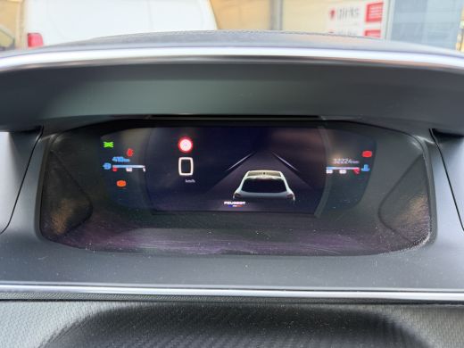 Peugeot 208 100pk GT (Camera - Keyless Entry - Parkeersensoren V+A - LED - Navigatie - Automatische Airco - D... ActivLease financial lease