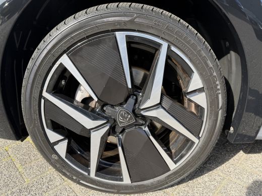 Peugeot 208 100pk GT (Camera - Keyless Entry - Parkeersensoren V+A - LED - Navigatie - Automatische Airco - D... ActivLease financial lease