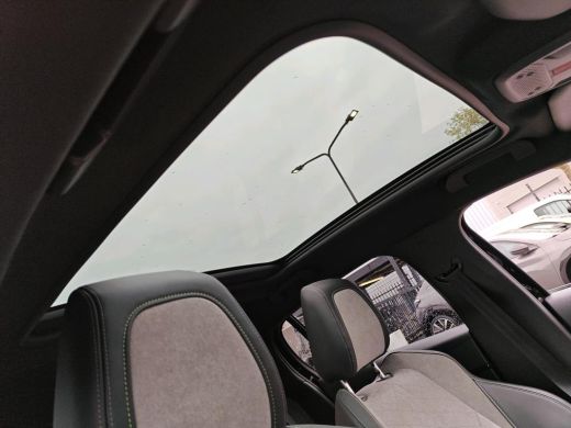 Peugeot 208 1.2 PureTech GT Pack | Navigatie | Camera | Panoramadak | Stoelverwarming | Full LED | Alcantara ... ActivLease financial lease