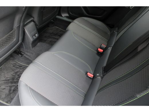 Peugeot e-2008 EV GT 54 kWh | Fase 3 laden | Navigatie | Camera | Apple carplay | Adaptieve cruise control | Aut... ActivLease financial lease