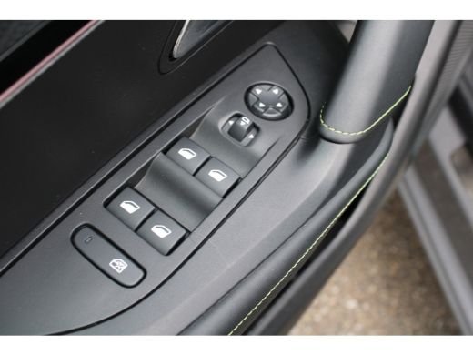 Peugeot e-2008 EV GT 54 kWh | Fase 3 laden | Navigatie | Camera | Apple carplay | Adaptieve cruise control | Aut... ActivLease financial lease