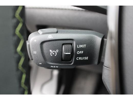 Peugeot e-2008 EV GT 54 kWh | Fase 3 laden | Navigatie | Camera | Apple carplay | Adaptieve cruise control | Aut... ActivLease financial lease