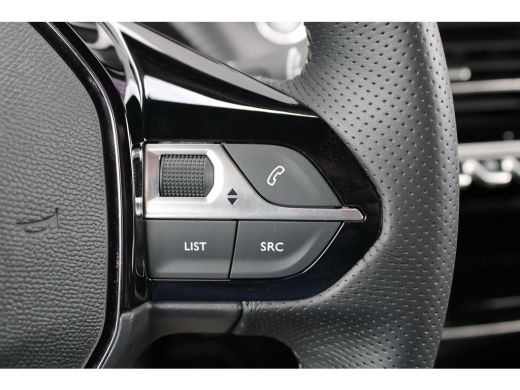 Peugeot e-2008 EV GT 54 kWh | Fase 3 laden | Navigatie | Camera | Apple carplay | Adaptieve cruise control | Aut... ActivLease financial lease