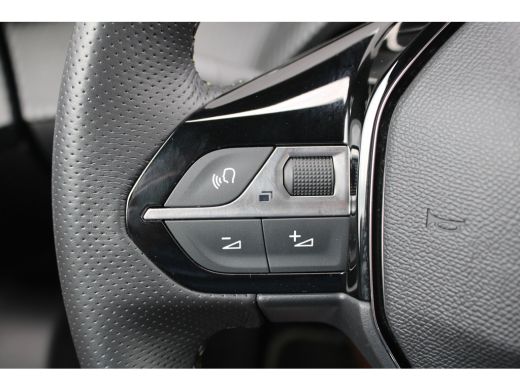 Peugeot e-2008 EV GT 54 kWh | Fase 3 laden | Navigatie | Camera | Apple carplay | Adaptieve cruise control | Aut... ActivLease financial lease