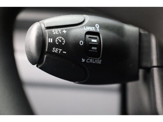 Peugeot e-Expert Premium Long 75 kWh L3H1 | VERWACHT!! | Snelladen | Airco | Carplay | 3 Zits | Navigatie | Trekhaak ActivLease financial lease