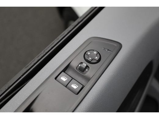 Peugeot e-Expert Premium Long 75 kWh L3H1 | VERWACHT!! | Snelladen | Airco | Carplay | 3 Zits | Navigatie | Trekhaak ActivLease financial lease