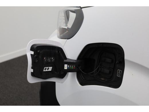 Peugeot e-Expert Premium Long 75 kWh L3H1 | VERWACHT!! | Snelladen | Airco | Carplay | 3 Zits | Navigatie | Trekhaak ActivLease financial lease