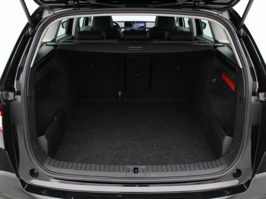 Skoda Enyaq iV 60 170 Pk Automaat | Trekhaak | Camera | Climatronic | CarPlay | Cruise Control | 19 Inch | 35.22... ActivLease financial lease