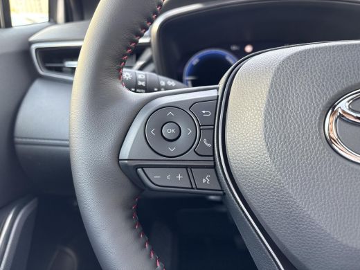 Toyota Corolla Cross Hybrid 180 GR Sport **METALSTREAM GREY/ GR SPORT PLUS PACK/ DIRECT LEVERBAAR** ActivLease financial lease