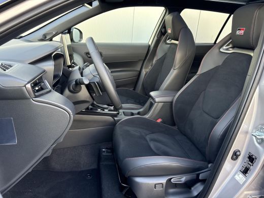 Toyota Corolla Cross Hybrid 180 GR Sport **METALSTREAM GREY/ GR SPORT PLUS PACK/ DIRECT LEVERBAAR** ActivLease financial lease