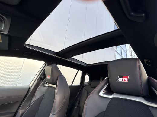 Toyota Corolla Cross Hybrid 180 GR Sport **METALSTREAM GREY/ GR SPORT PLUS PACK/ DIRECT LEVERBAAR** ActivLease financial lease