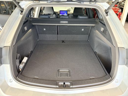 Toyota Corolla Touring Sports Hybrid 140 Dynamic ActivLease financial lease