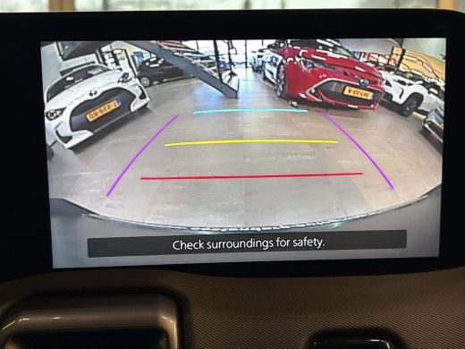 Toyota Urban Cruiser Dynamic 61 kWh **ARTIC WHITE/ ELEKTRISCH/ DIRECT LEVERBAAR** ActivLease financial lease