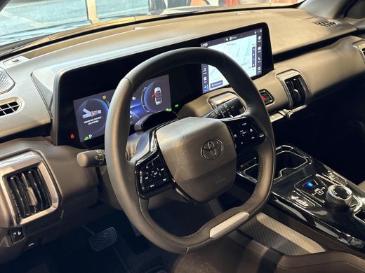 Toyota Urban Cruiser Dynamic 61 kWh **ARTIC WHITE/ ELEKTRISCH/ DIRECT LEVERBAAR** ActivLease financial lease