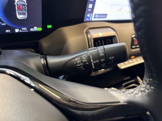 Toyota Urban Cruiser Dynamic 61 kWh **ARTIC WHITE/ ELEKTRISCH/ DIRECT LEVERBAAR** ActivLease financial lease