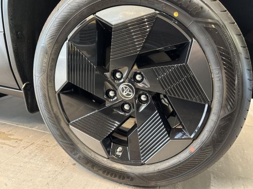 Toyota Urban Cruiser Dynamic 61 kWh **ARTIC WHITE/ ELEKTRISCH/ DIRECT LEVERBAAR** ActivLease financial lease