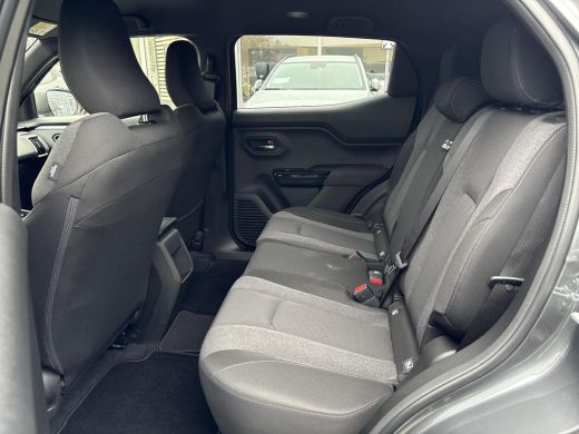 Toyota Urban Cruiser Dynamic 61 kWh **ARTIC WHITE/ ELEKTRISCH/ DIRECT LEVERBAAR** ActivLease financial lease