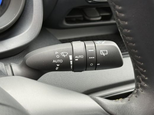 Toyota Yaris 1.5 Hybrid Team D | ACC | CarPlay | Camera | LED | DAB+ ActivLease financial lease