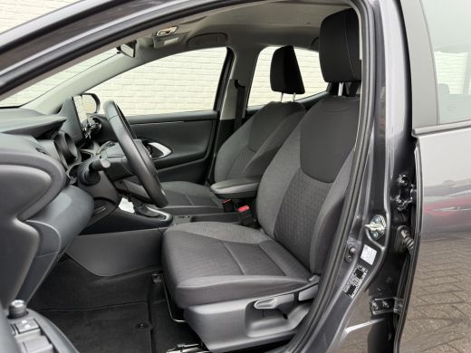 Toyota Yaris 1.5 Hybrid Team D | ACC | CarPlay | Camera | LED | DAB+ ActivLease financial lease