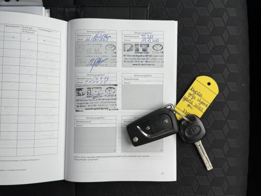 Toyota Yaris 1.5 Hybrid Team D | ACC | CarPlay | Camera | LED | DAB+ ActivLease financial lease