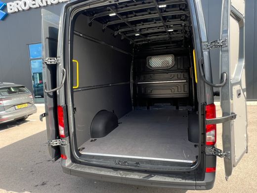 Volkswagen Crafter Automaat 177 pk | Digitaal Display | Navigatie | Parkeersensoren | Laadruimte betimmering | BPM v... ActivLease financial lease