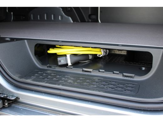 Volkswagen ID. Buzz Cargo Cargo 286 PK 79kWh Anniversary Edition | 79 kWh | 286 pk | Achterklep | Trekhaak | Adaptive Cruis... ActivLease financial lease