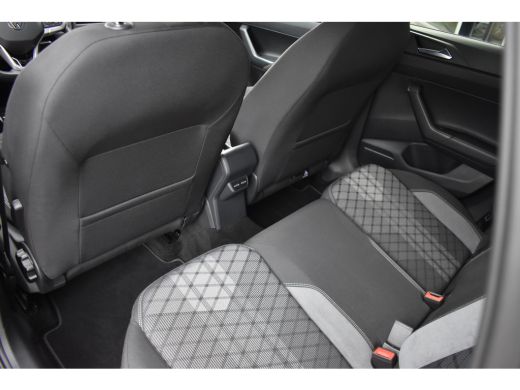 Volkswagen Polo 1.0 TSI 95PK DSG-7 R-Line | NAVI BY APP | 17 INCH | ADAPT. CRUISE | MATRIX LED | SFEERVERLICHTING ActivLease financial lease