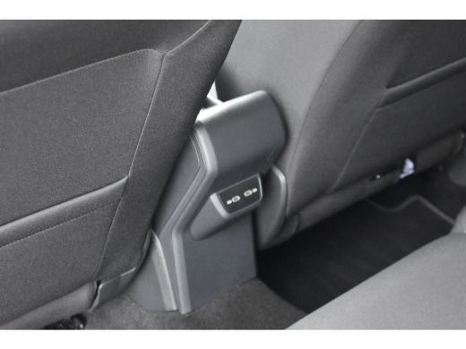 Volkswagen Polo 1.0 TSI 95PK DSG-7 R-Line | NAVI BY APP | 17 INCH | ADAPT. CRUISE | MATRIX LED | SFEERVERLICHTING ActivLease financial lease