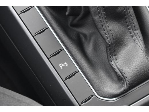 Volkswagen Polo 1.0 TSI 95PK DSG-7 R-Line | NAVI BY APP | 17 INCH | ADAPT. CRUISE | MATRIX LED | SFEERVERLICHTING ActivLease financial lease