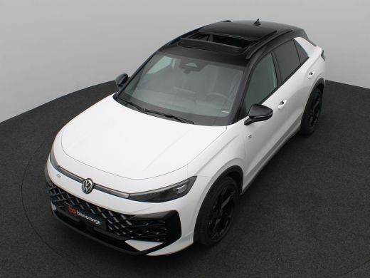 Volkswagen T-Roc 1.5 eTsi R-Line First Edition 150PK DSG Pano-Schuifdak, Trekhaak, Black Style, 20" LM Velgen, Key... ActivLease financial lease