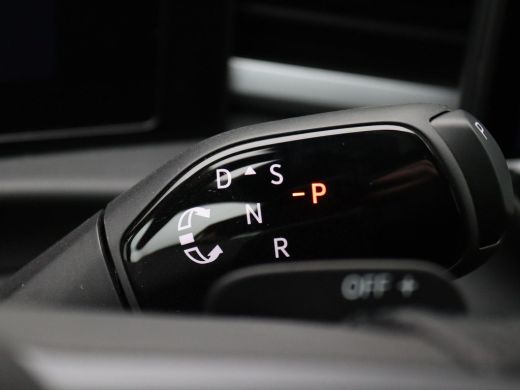 Volkswagen T-Roc 1.5 eTsi R-Line First Edition 150PK DSG Pano-Schuifdak, Trekhaak, Black Style, 20" LM Velgen, Key... ActivLease financial lease