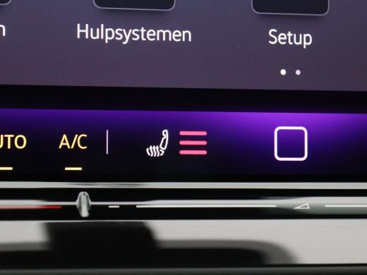 Volkswagen T-Roc 1.5 eTsi R-Line First Edition 150PK DSG Pano-Schuifdak, Trekhaak, Black Style, 20" LM Velgen, Key... ActivLease financial lease