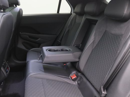 Volkswagen T-Roc 1.5 eTsi R-Line First Edition 150PK DSG Pano-Schuifdak, Trekhaak, Black Style, 20" LM Velgen, Key... ActivLease financial lease