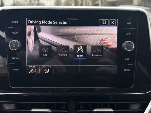 Volkswagen T-Roc 1.5 TSI 150PK DSG R-LINE SPORT LED/NAVI/CARPLAY/FABRIEKS GARANTIE ActivLease financial lease