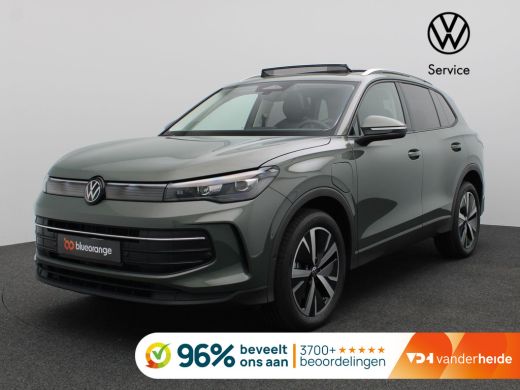Volkswagen Tiguan 1.5 eHybrid Life Edition 204PK DSG Pano-Schuifdak, Trekhaak, 19" LM Velgen, Navi via apple carpla...