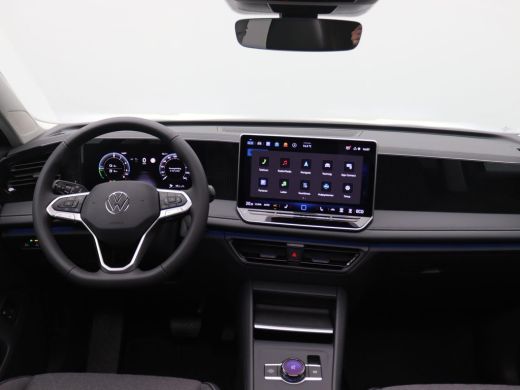 Volkswagen Tiguan 1.5 eHybrid Life Edition 204PK DSG Pano-Schuifdak, Trekhaak, 19" LM Velgen, Navi via apple carpla... ActivLease financial lease