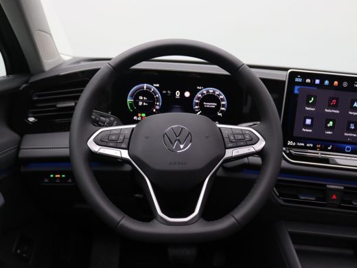 Volkswagen Tiguan 1.5 eHybrid Life Edition 204PK DSG Pano-Schuifdak, Trekhaak, 19" LM Velgen, Navi via apple carpla... ActivLease financial lease