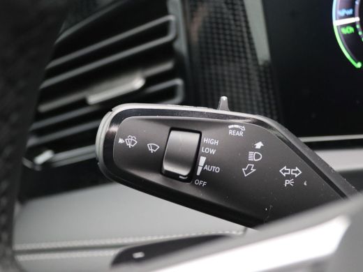 Volkswagen Tiguan 1.5 eHybrid Life Edition 204PK DSG Pano-Schuifdak, Trekhaak, 19" LM Velgen, Navi via apple carpla... ActivLease financial lease