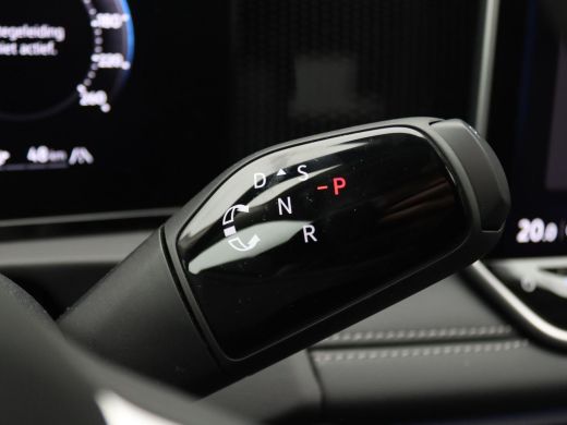 Volkswagen Tiguan 1.5 eHybrid Life Edition 204PK DSG Pano-Schuifdak, Trekhaak, 19" LM Velgen, Navi via apple carpla... ActivLease financial lease