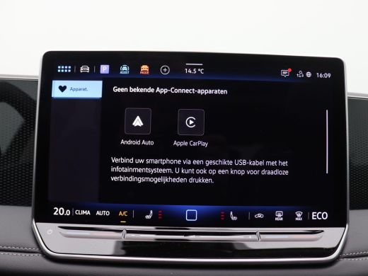 Volkswagen Tiguan 1.5 eHybrid Life Edition 204PK DSG Pano-Schuifdak, Trekhaak, 19" LM Velgen, Navi via apple carpla... ActivLease financial lease